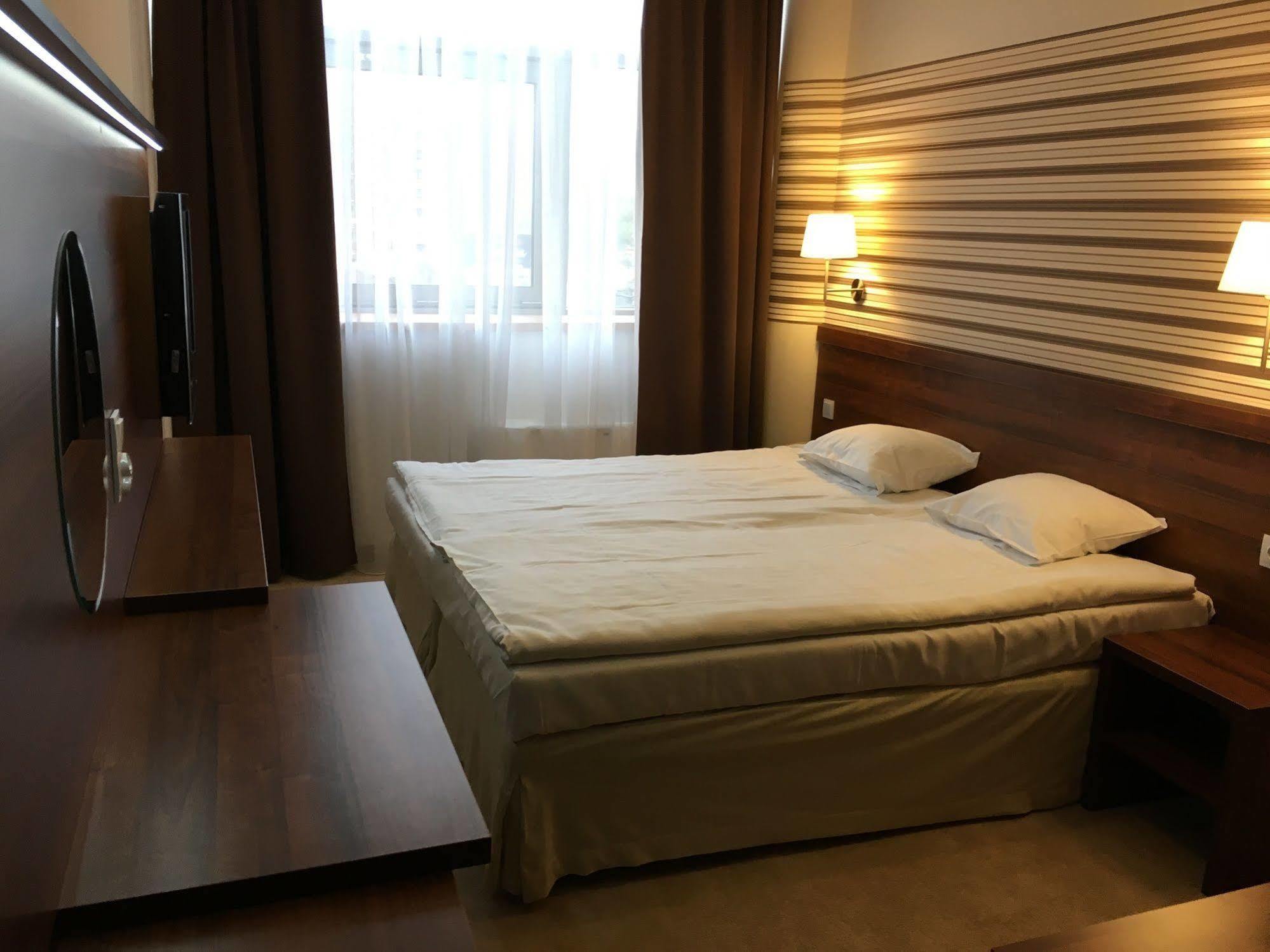 Hotel Aspel クラクフ エクステリア 写真