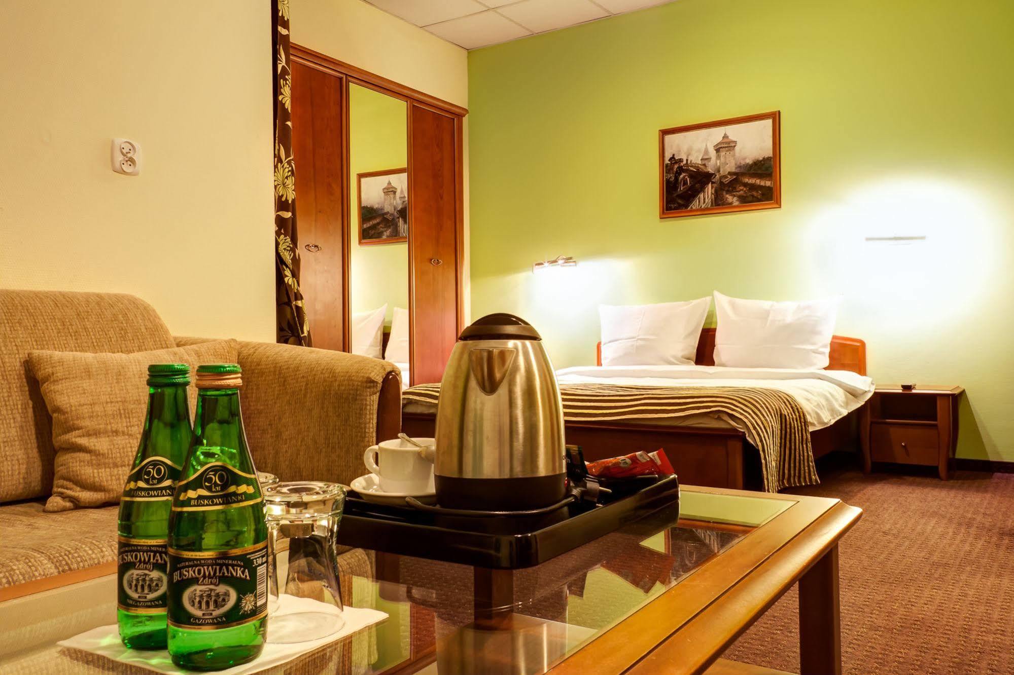 Hotel Aspel クラクフ エクステリア 写真