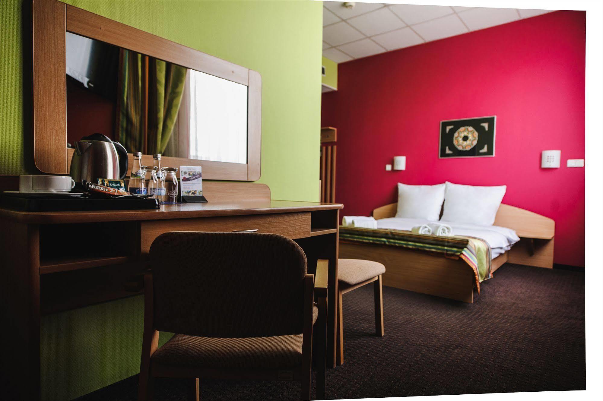 Hotel Aspel クラクフ エクステリア 写真