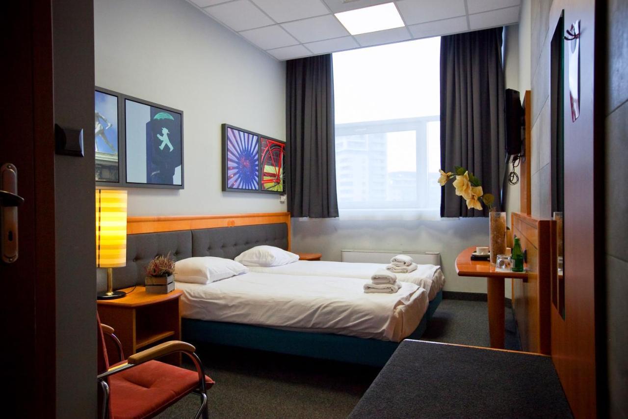Hotel Aspel クラクフ エクステリア 写真