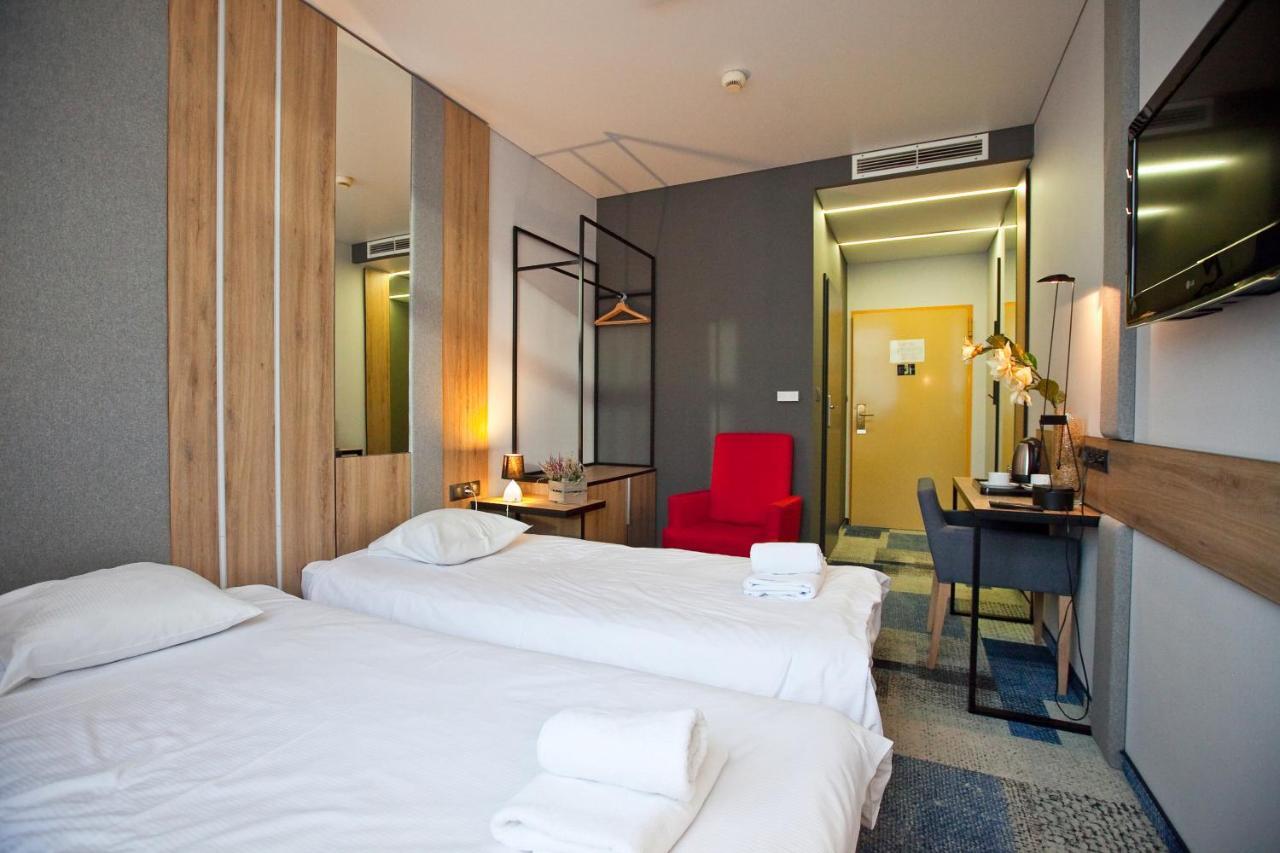 Hotel Aspel クラクフ エクステリア 写真