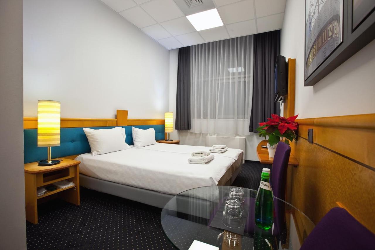 Hotel Aspel クラクフ エクステリア 写真