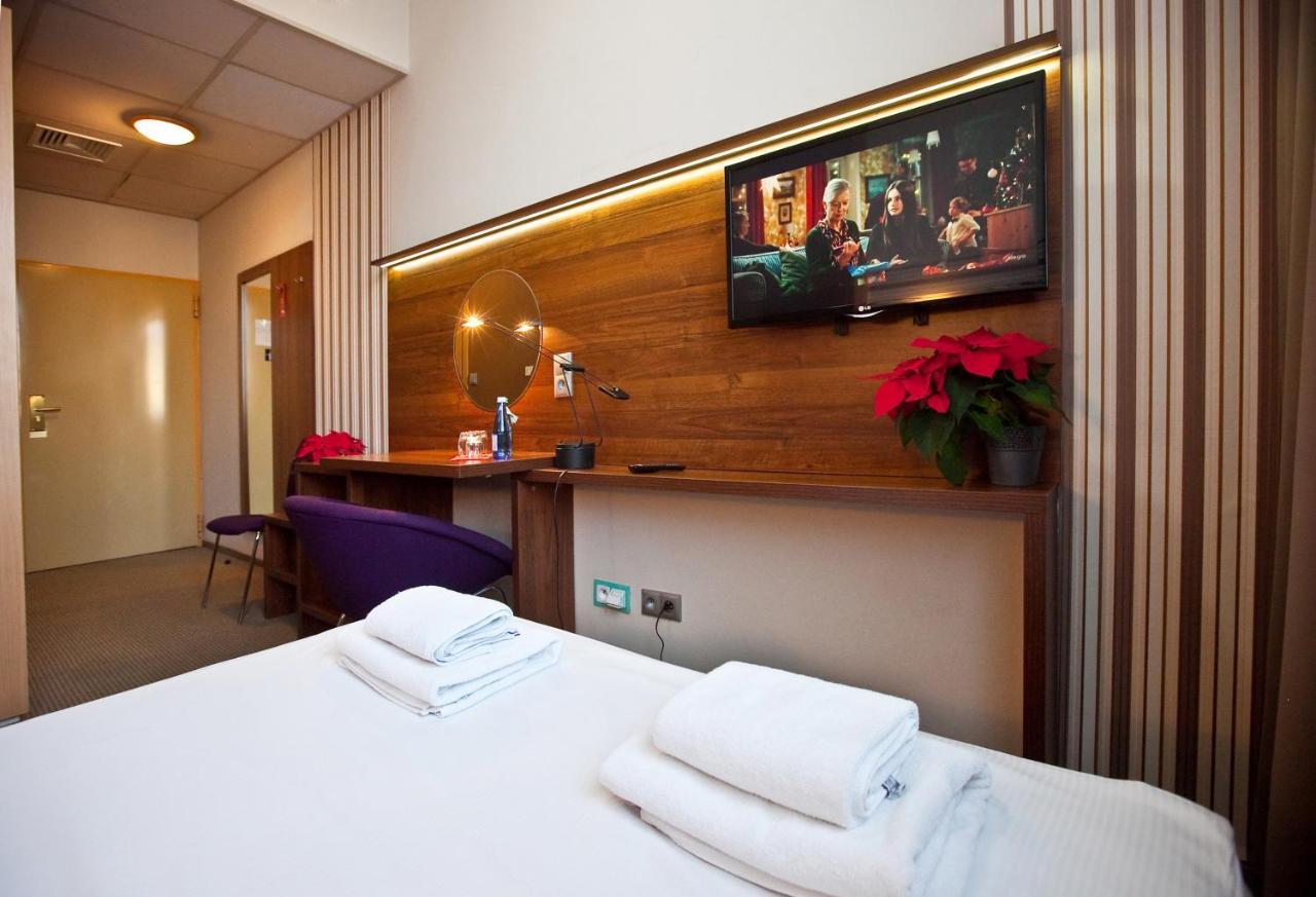 Hotel Aspel クラクフ エクステリア 写真
