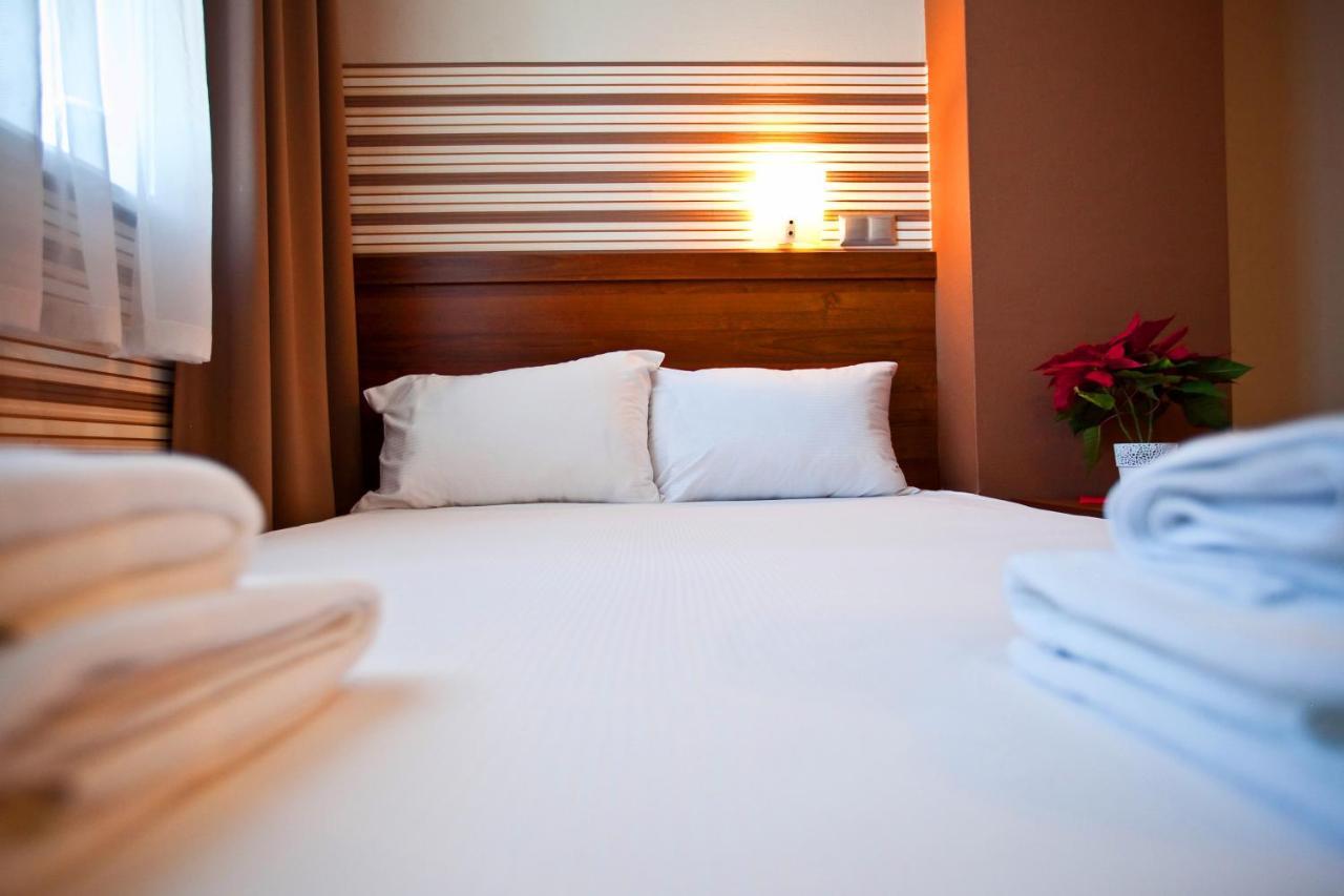 Hotel Aspel クラクフ エクステリア 写真