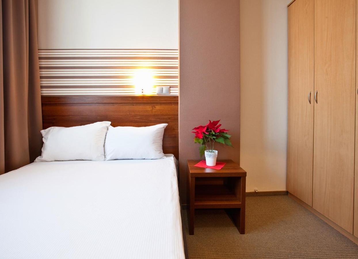 Hotel Aspel クラクフ エクステリア 写真